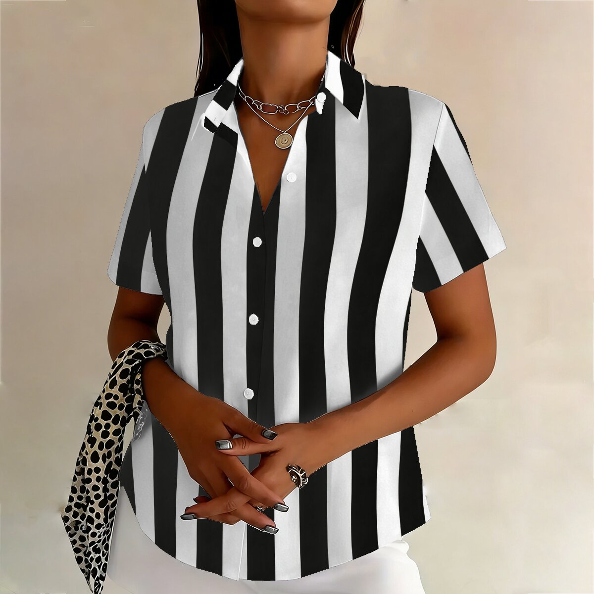 Chemise d'été à revers pour femmes grandes tailles, rayures verticales classiques noir et blanc, simple et rétro, parfaite pour le lieu de travail