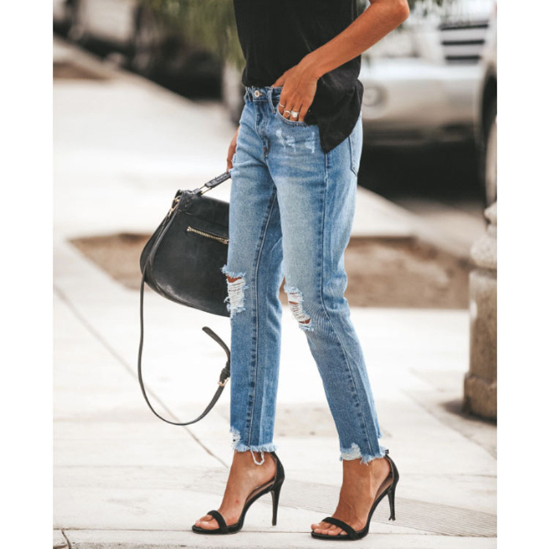 Jean droit déchiré délavé. Four Seasons Nouveaux jeans à la mode, personnalisés, décontractés et confortables de 9 pouces pour dames