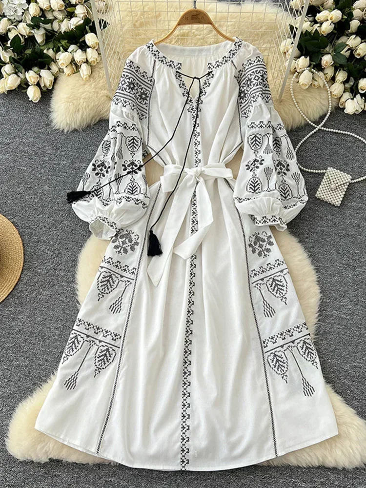 Robe longue style bohème rétro ethnique pour femme, nouvelle collection printemps-automne, brodée, à lacets, manches lanternes, taille cintrée, A155
