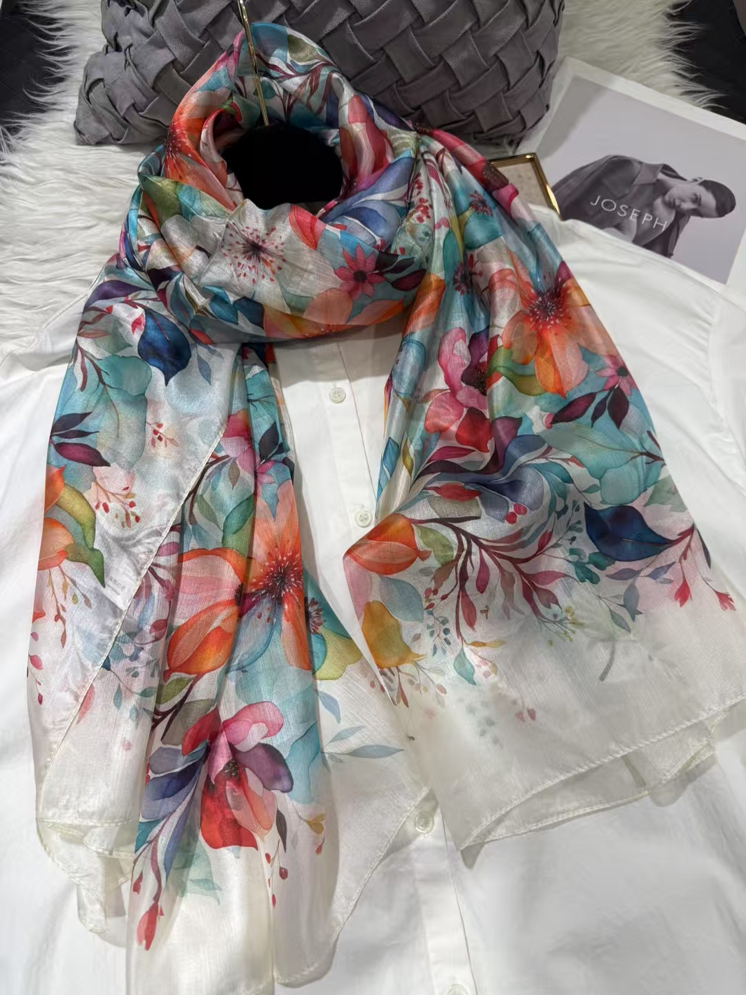 Blanc bleu femmes 100% foulard en soie de mûrier élégant Design Floral longue écharpe en soie Cape été plage soie châle enveloppement Hijab écharpe