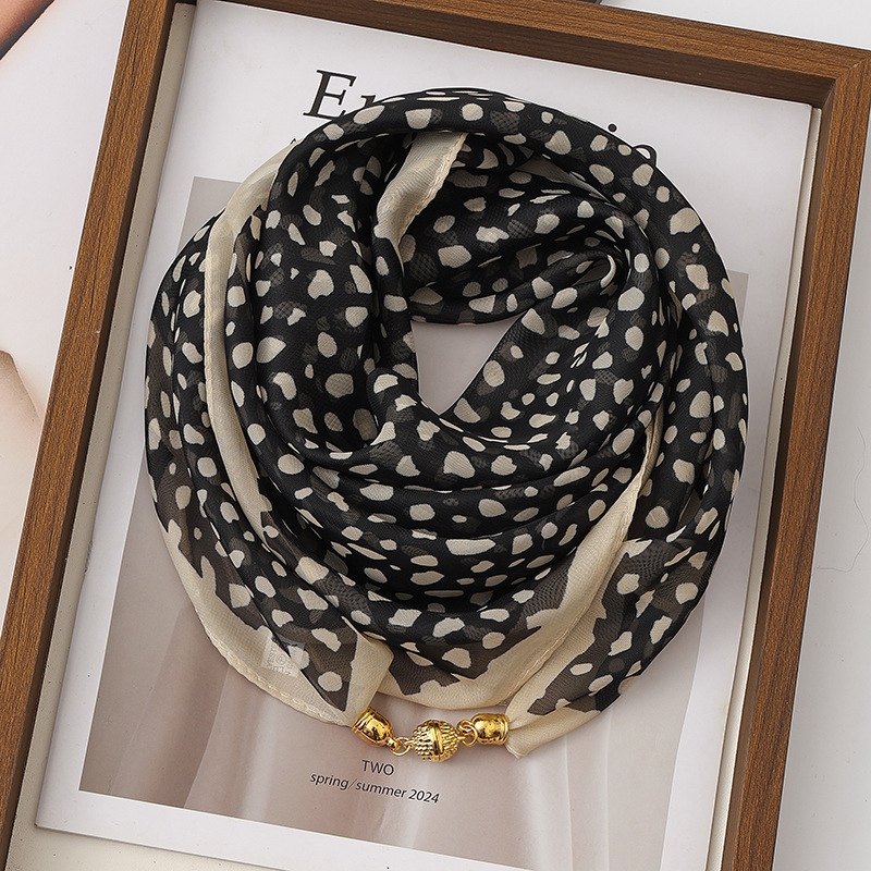 Écharpe à boucle magnétique à imprimé léopard pour femmes, écharpe carrée polyvalente en soie fine, écharpe à décoration angulaire, facile à porter, 63 cm
