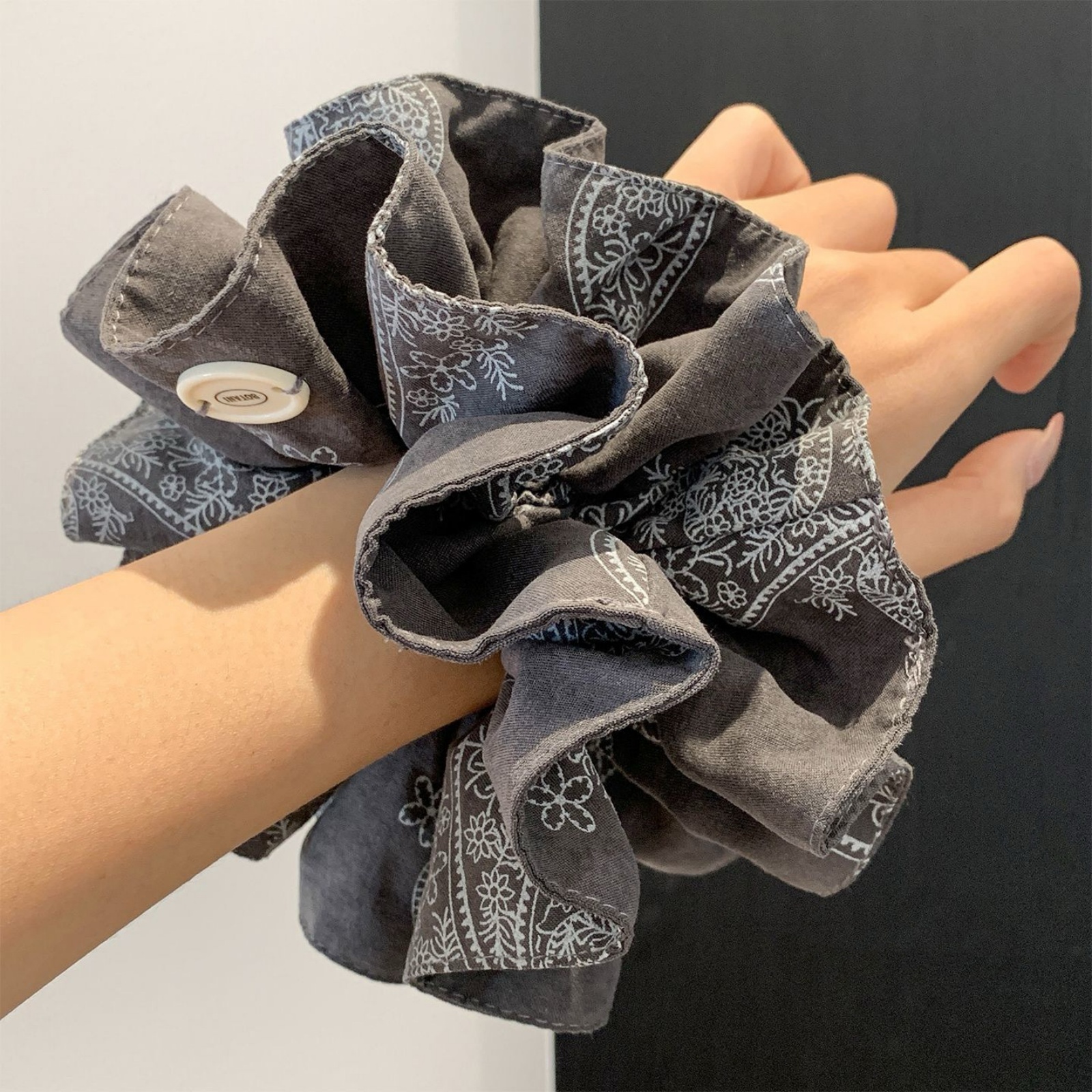 1PC Chouchous Vintage Imprimé Bandana pour Femme, Marron Gris, en Tissu, Mignons, Élastiques, Accessoires Capillaires Quotidiens