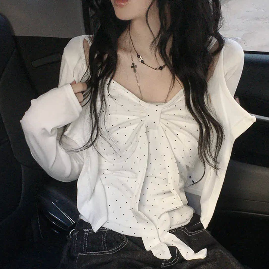 Ensemble 2 pièces pour femmes, style coréen, cardigan blanc à manches longues et débardeur, nouveau modèle d'été, coupe ajustée, ensemble tendance pour femmes.