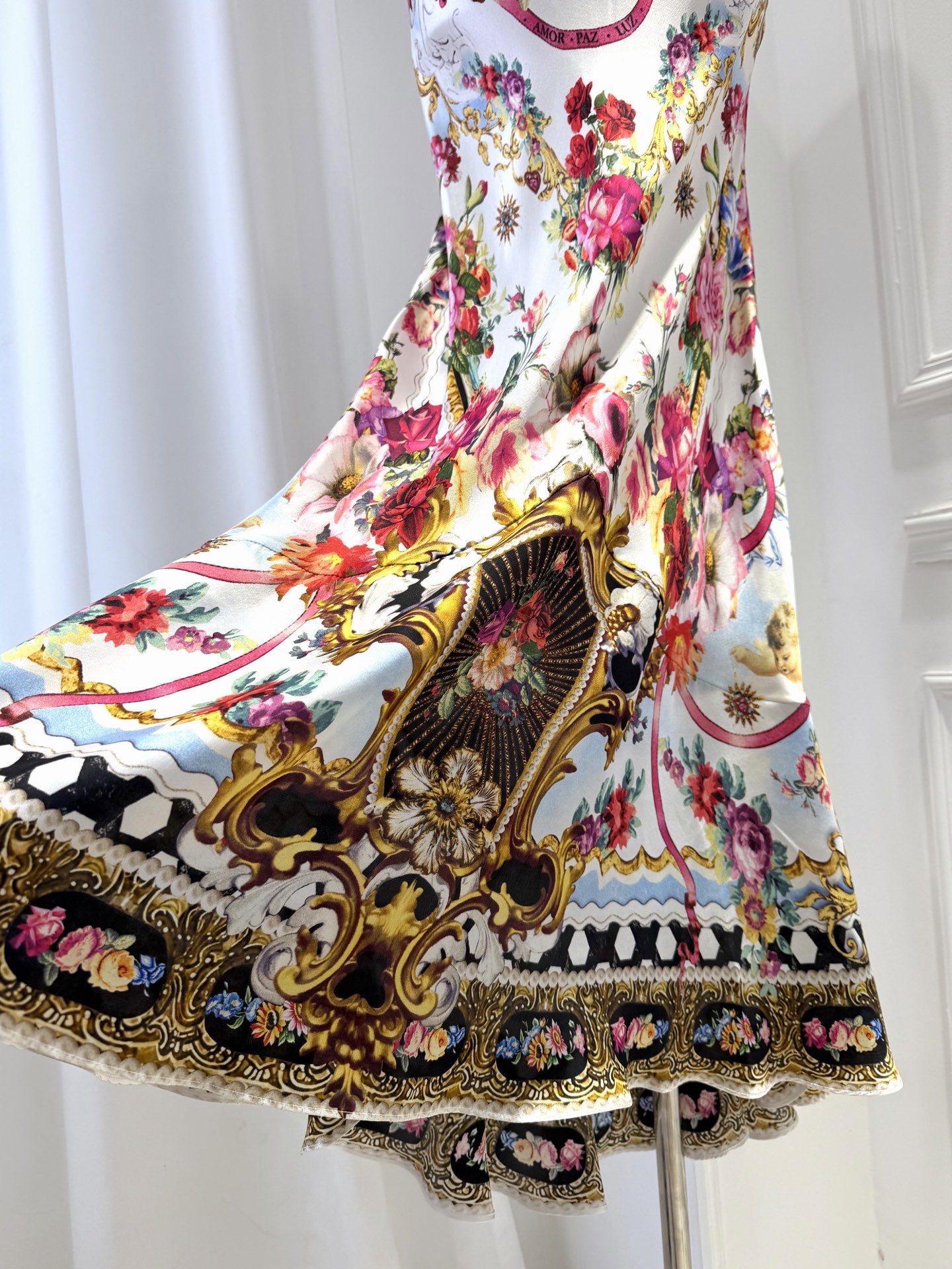 Robe longue élégante pour femme 2026 en soie 100% avec imprimé floral, perles de cristal, col en V, sans manches, dos nu et taille haute