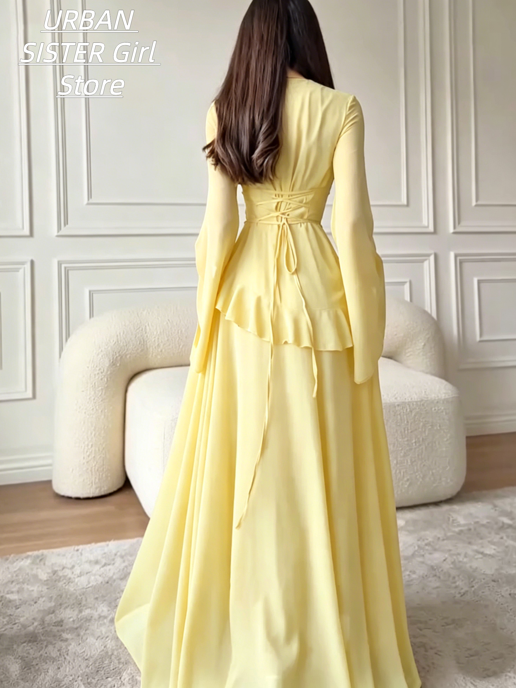 Robe longue en mousseline de soie couleur crème, col rond, manches longues évasées, taille à volants, coupe ajustée, élégante et discrète, pour mariage, banquet musulman ou soirée.