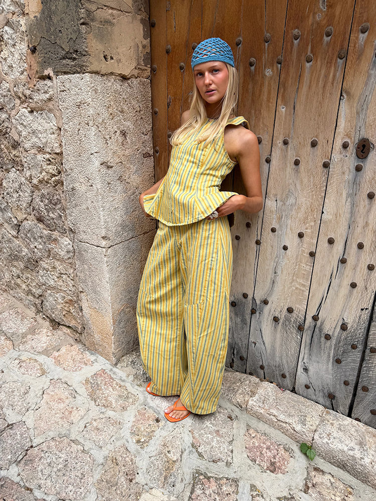 Ensemble décontracté rayé plissé pour femme : Gilet élégant sans manches à col rond et pantalon large – Tenue d'été 2026 pour les vacances