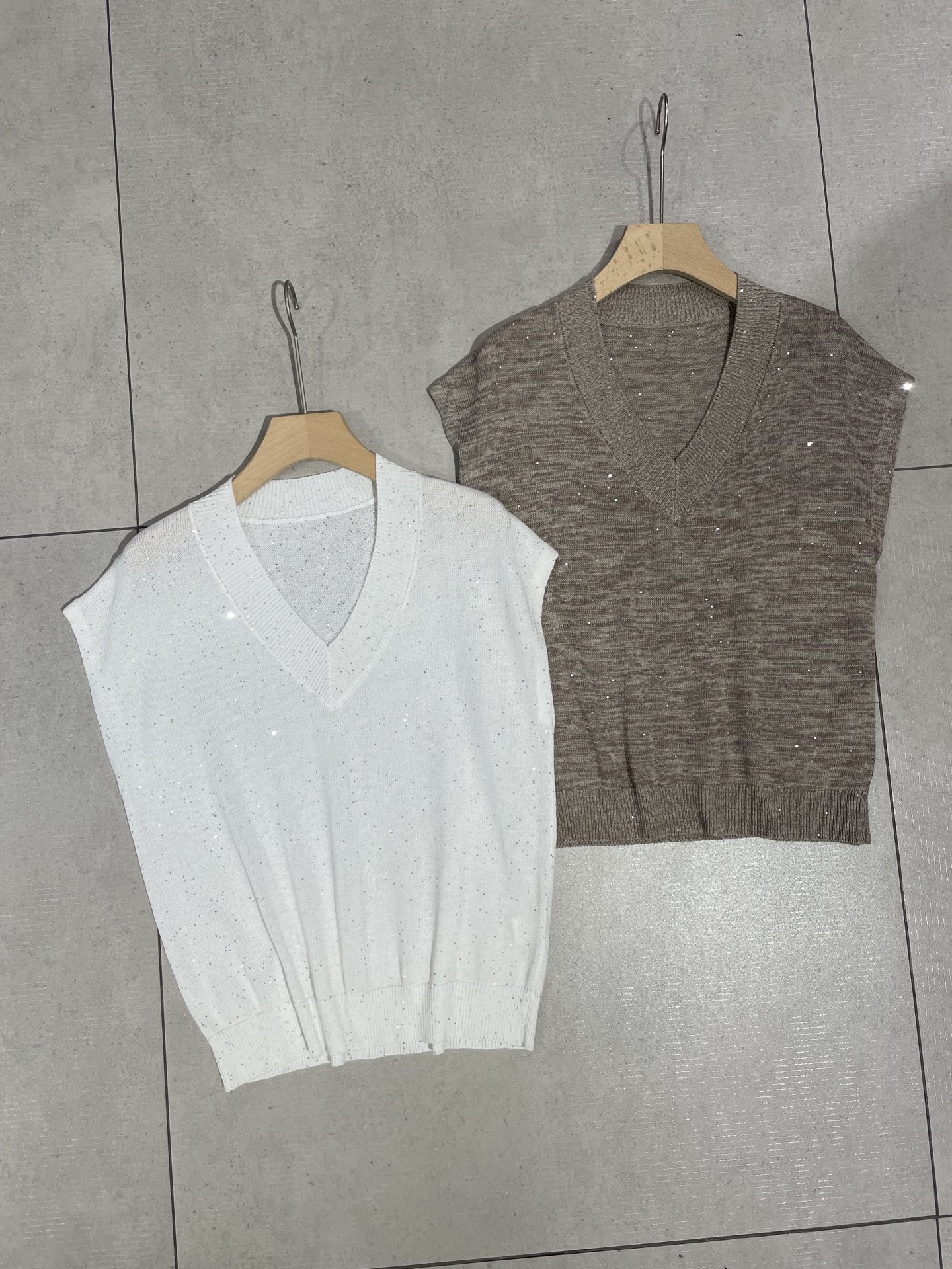 Gilet tricoté sans manches en coton et lin pour femme avec sequins et col en V