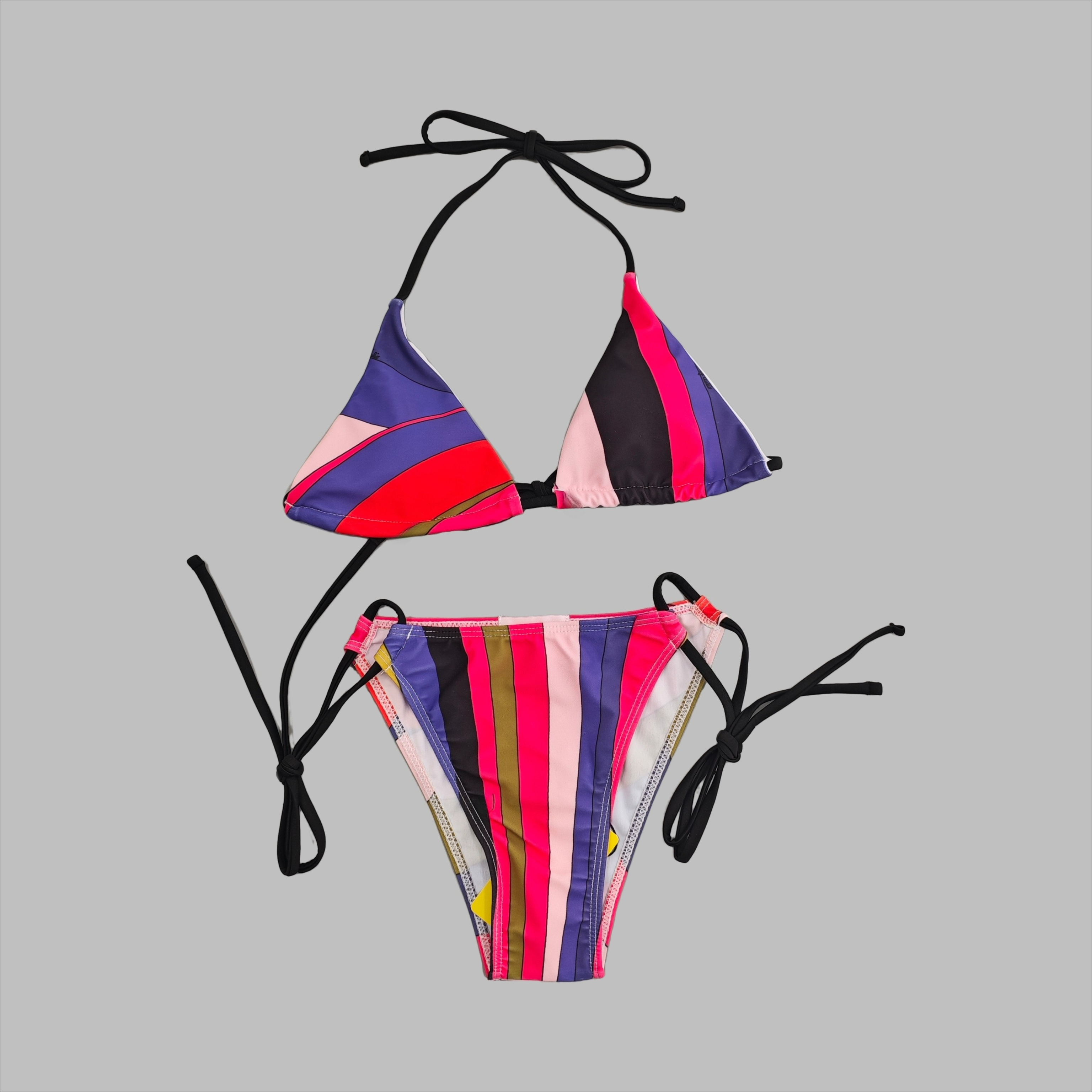 Ensemble de bikini rouge pour femme, design tendance 2026, avec logo signature, marque de luxe, vêtements de plage pour femme