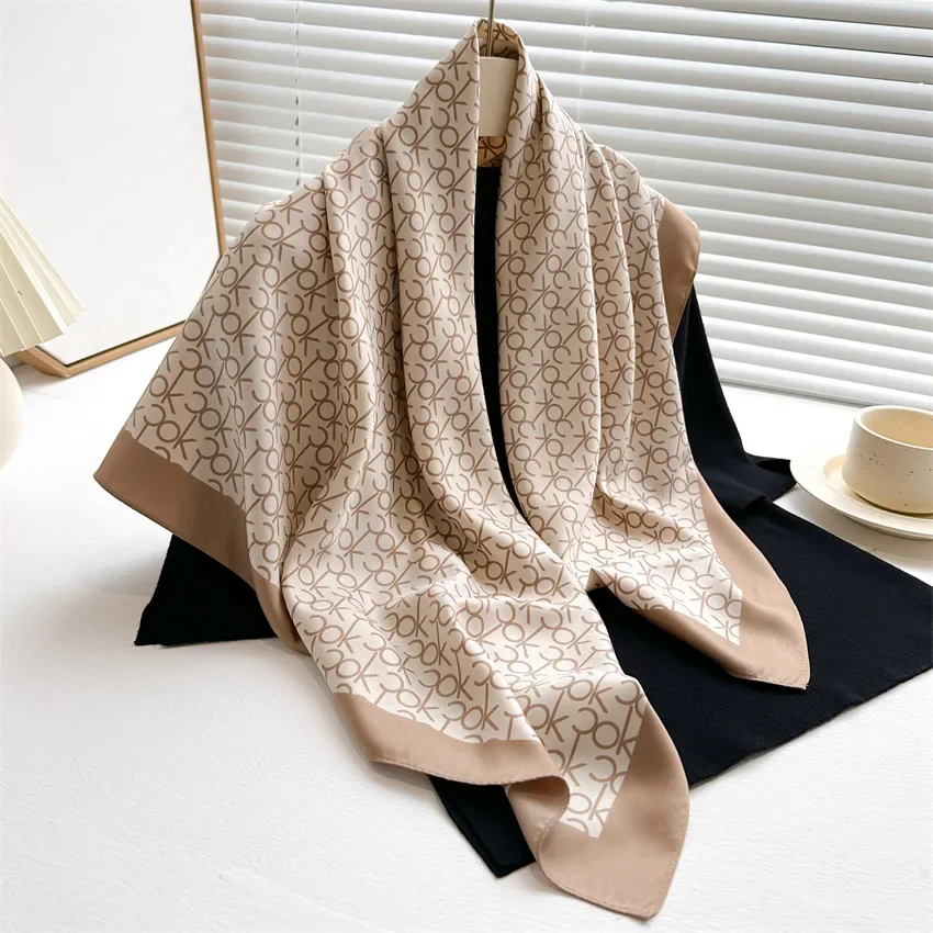 2025 nouvelle mode léger luxe lettres imprimer foulard en soie 90 cm femmes sergé Simple carré foulards dames crème solaire châle foulard