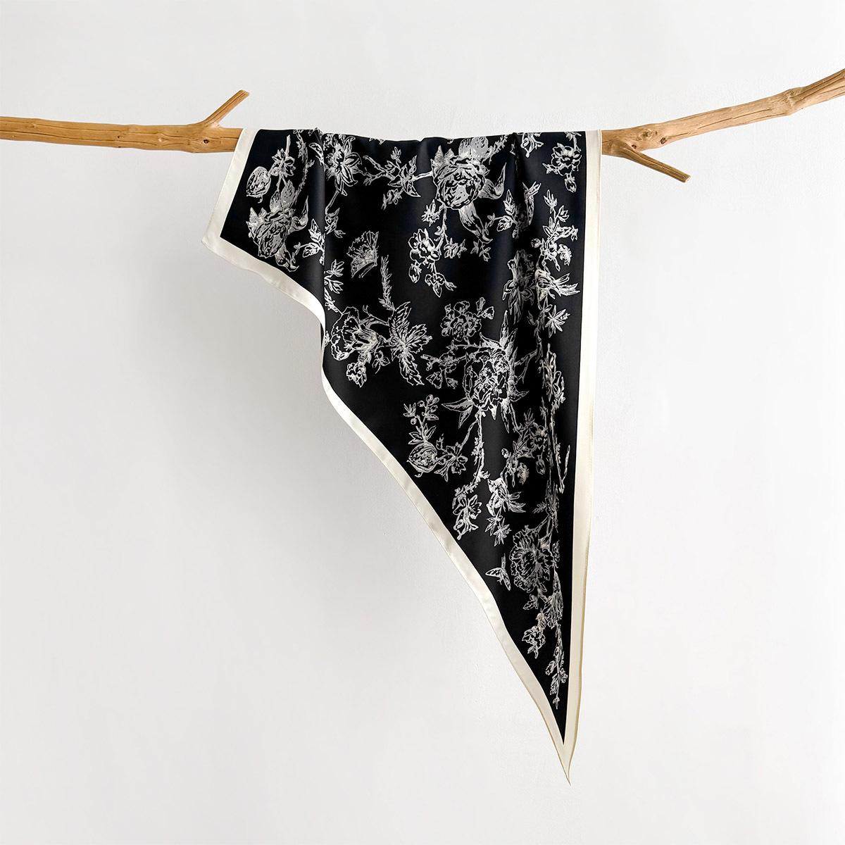 Foulard triangulaire doux et soyeux pour femme, en satin effet soie, écharpe de tête, bandana pour cheveux, châle, écharpe de cou, respirant