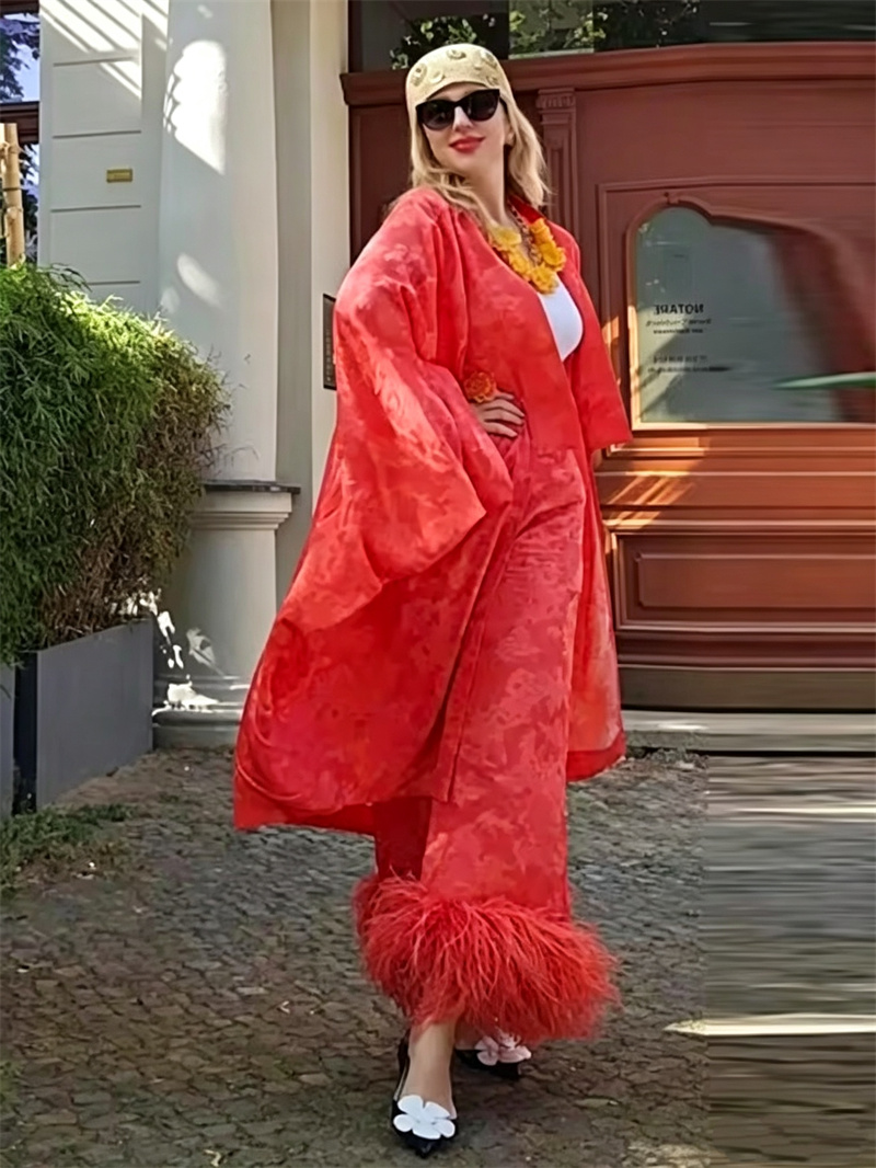 Kimono en satin jacquard floral rouge pour femme, collection Printemps 2026, manches trois-quarts, ouvert sur le devant, longue veste décontractée
