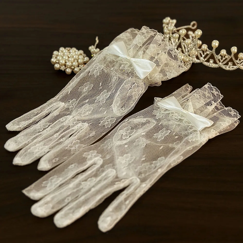 Gants de mariée vintage en dentelle blanche avec nœud et perles pour robe de mariée et séance photo