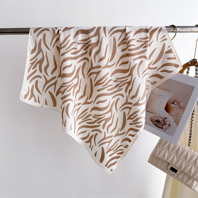 Foulard carré classique imprimé zèbre, châle élégant en Satin doux pour dames, Bandana décoratif élégant pour femmes