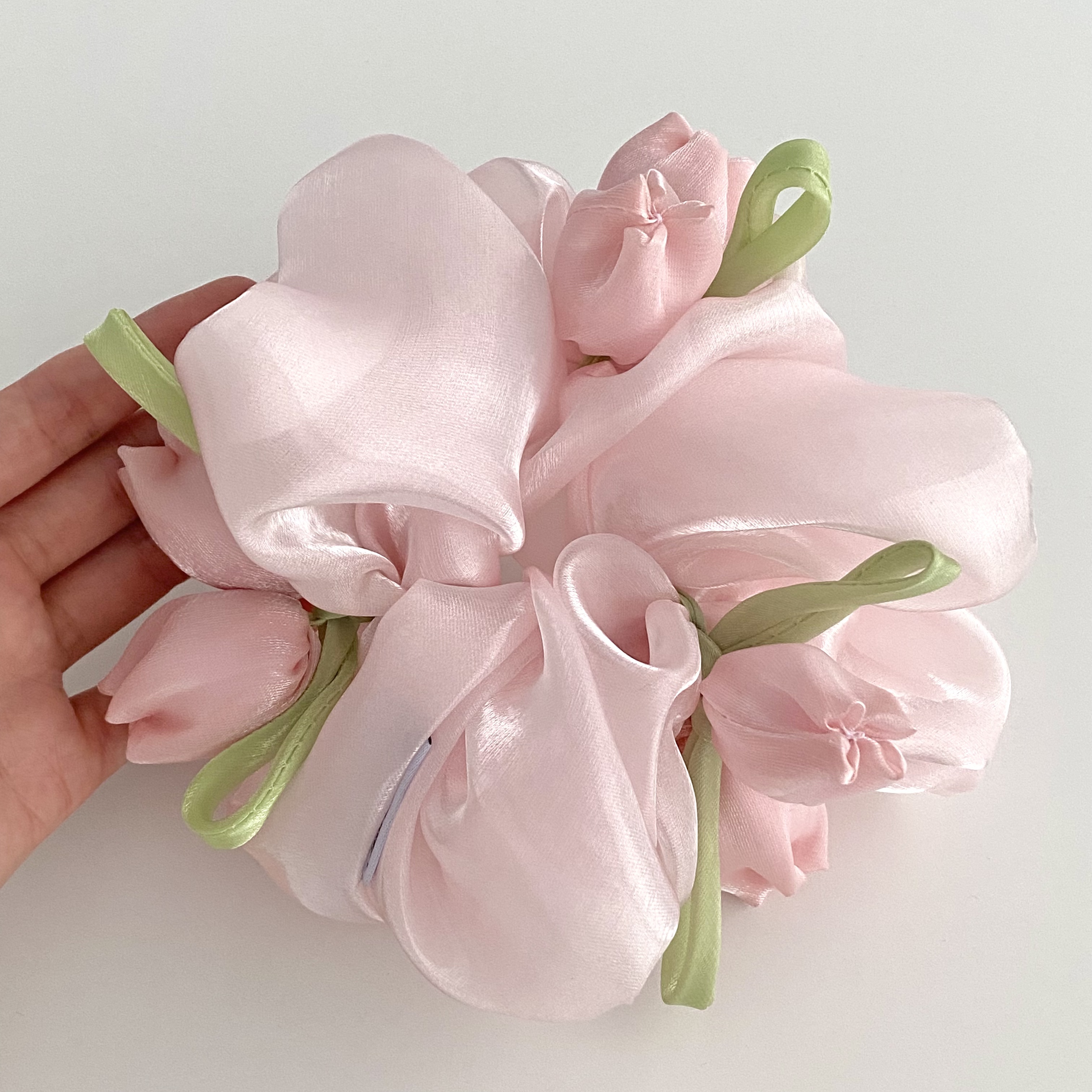 1PC Chouchou en satin rose tulipe, élastique à cheveux floral élégant, accessoire capillaire romantique et soyeux pour femme