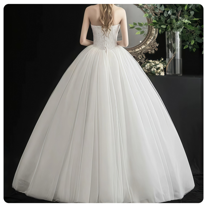 Robe de mariée coréenne pour femme, style simple, avec bustier en dentelle, coupe ajustée et jupe bouffante sans jupon.