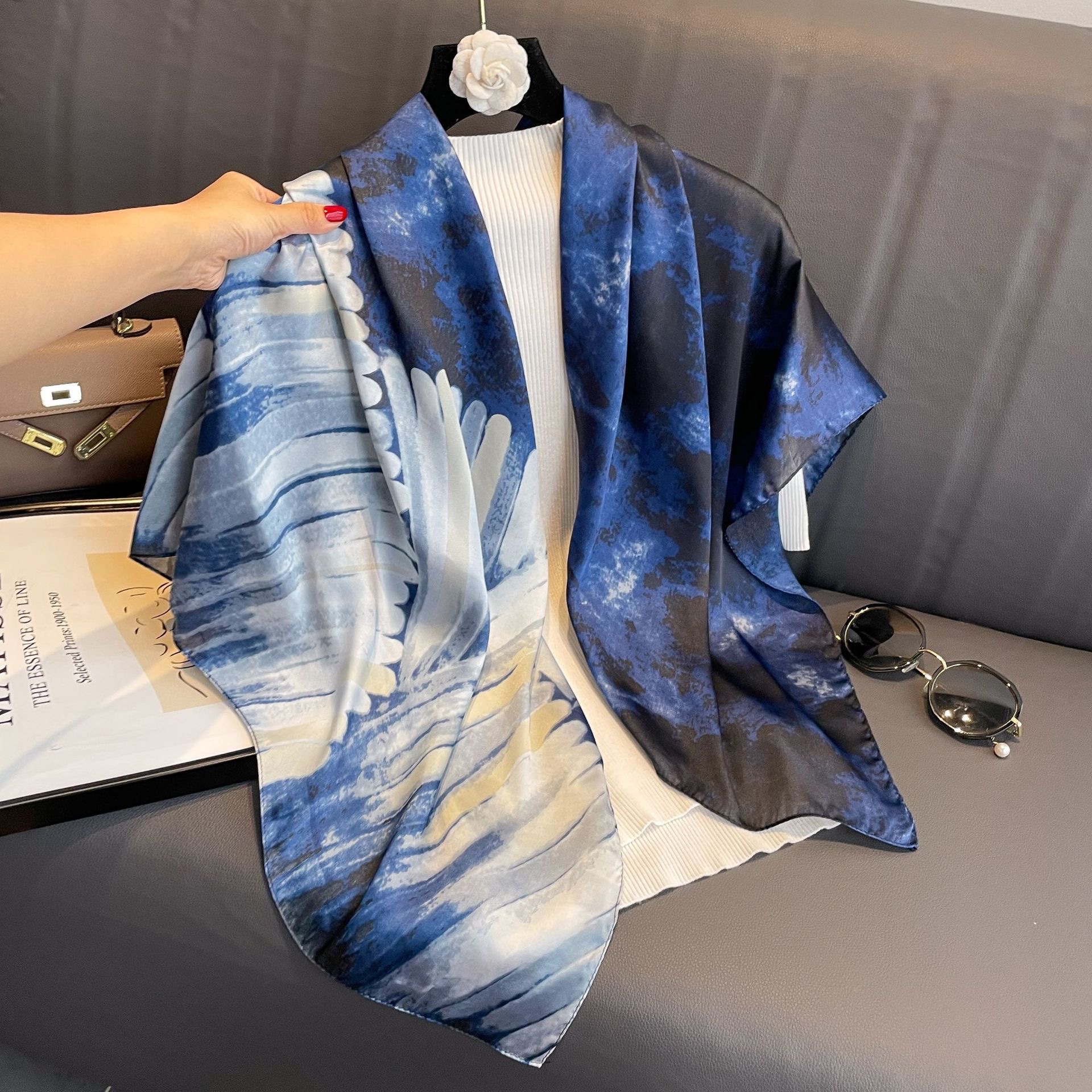 2025 nouveau 110 cm grande écharpe satin imprimé foulard en soie Lijin forgé imitation soie foulard pour femme