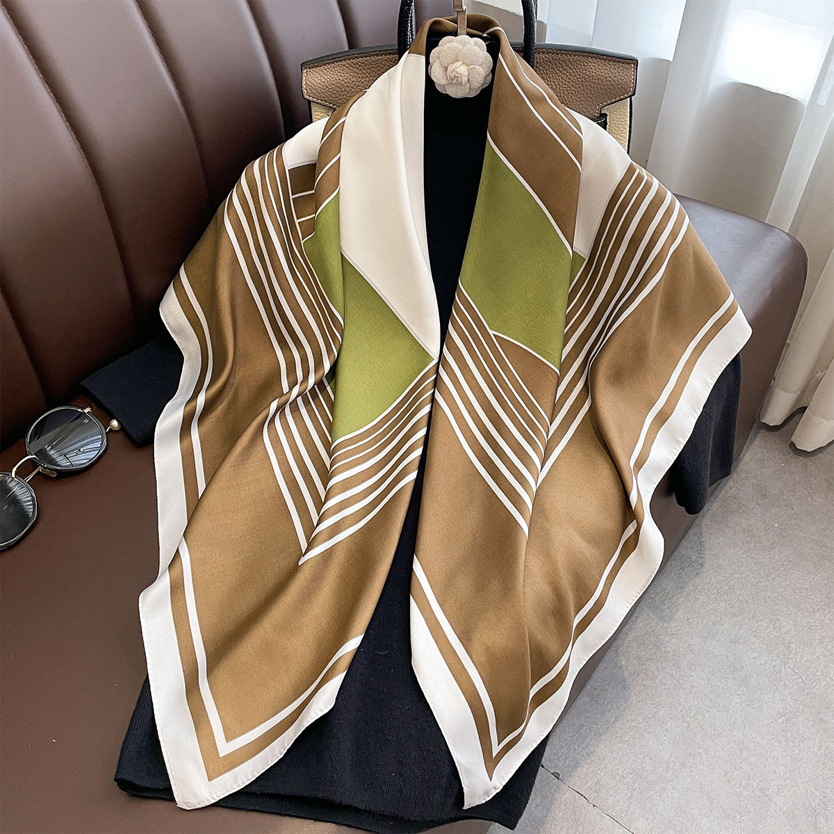 Foulard carré de luxe en soie pour femmes, châle imprimé à la mode, chaînes élégantes, Bandanas Hijab, tache douce, 90x90cm