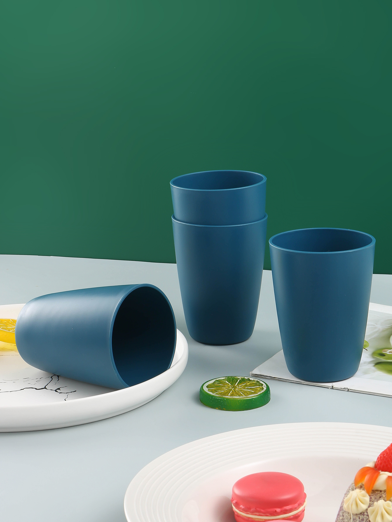 L'ensemble de 16 pièces / 32 pièces comprend des tasses, des assiettes et des bols qui peuvent être lavés au lave-vaisselle, ainsi que des ensembles pour la maison.