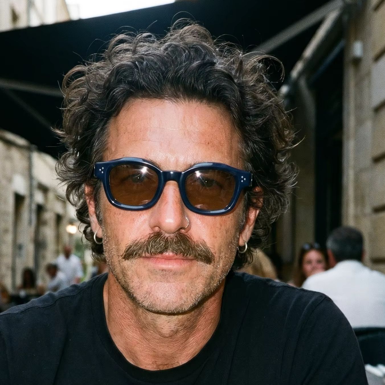Nouvelles lunettes de soleil de marque pour hommes, monture avancée, verres carrés tendance, rivets, lunettes de soleil pour femmes, lunettes de conduite, protection UV400