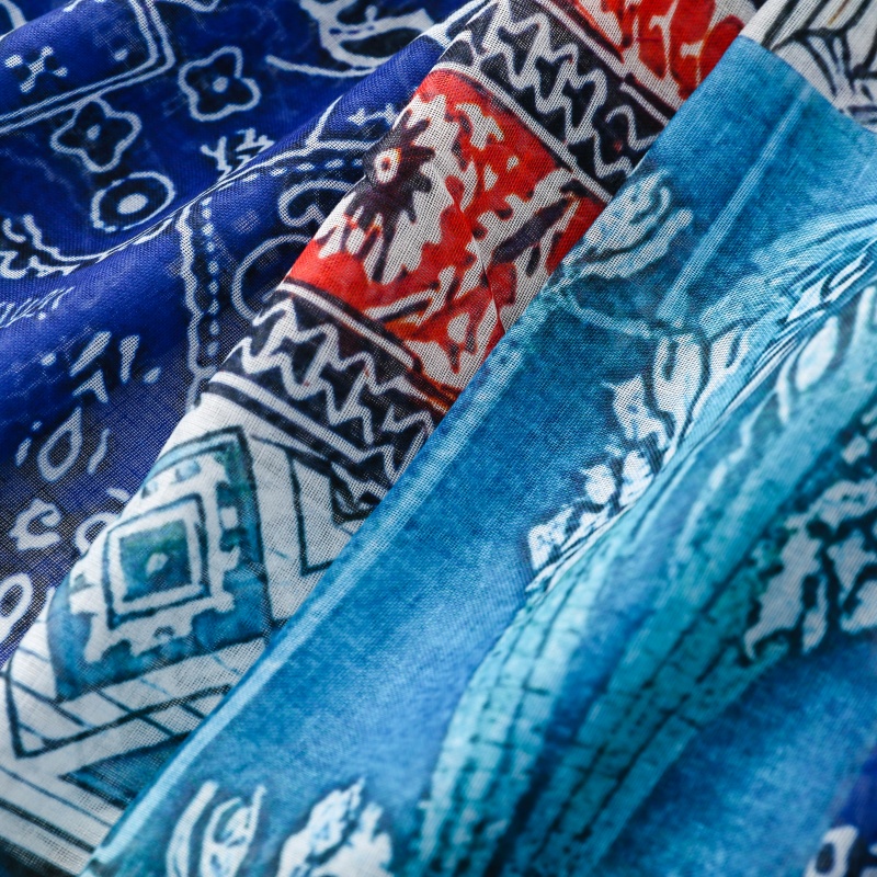 Écharpe vintage ethnique à motifs patchwork pour femmes, avec pompons, imprimé floral géométrique bleu, châle léger et tendance, 88x180cm