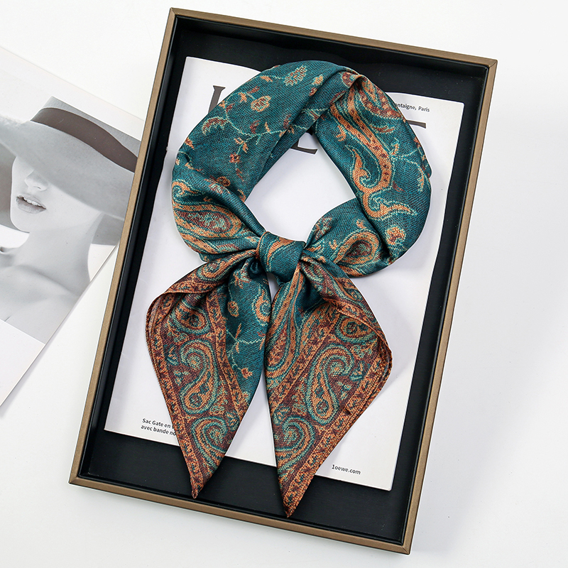 Foulard en soie de luxe 70*70cm carré rétro imprimé Paisley femmes châle bandeau petites foulards pour cheveux femme mouchoir Hijab