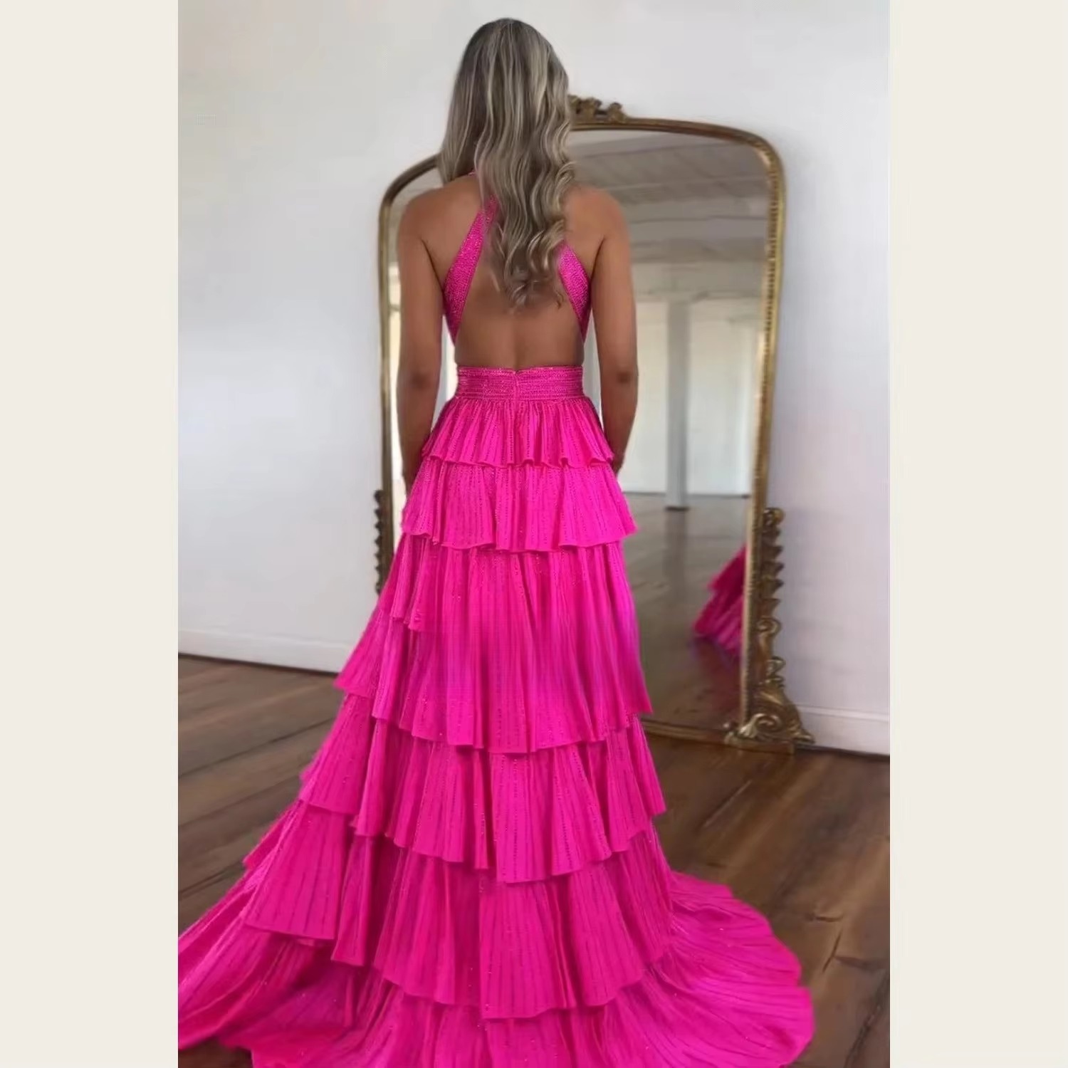 Robes de soirée maxi à col en V et à bretelles pour femmes, avec volants superposés et découpe à la taille, idéales pour les mariages, les réceptions et les événements formels.