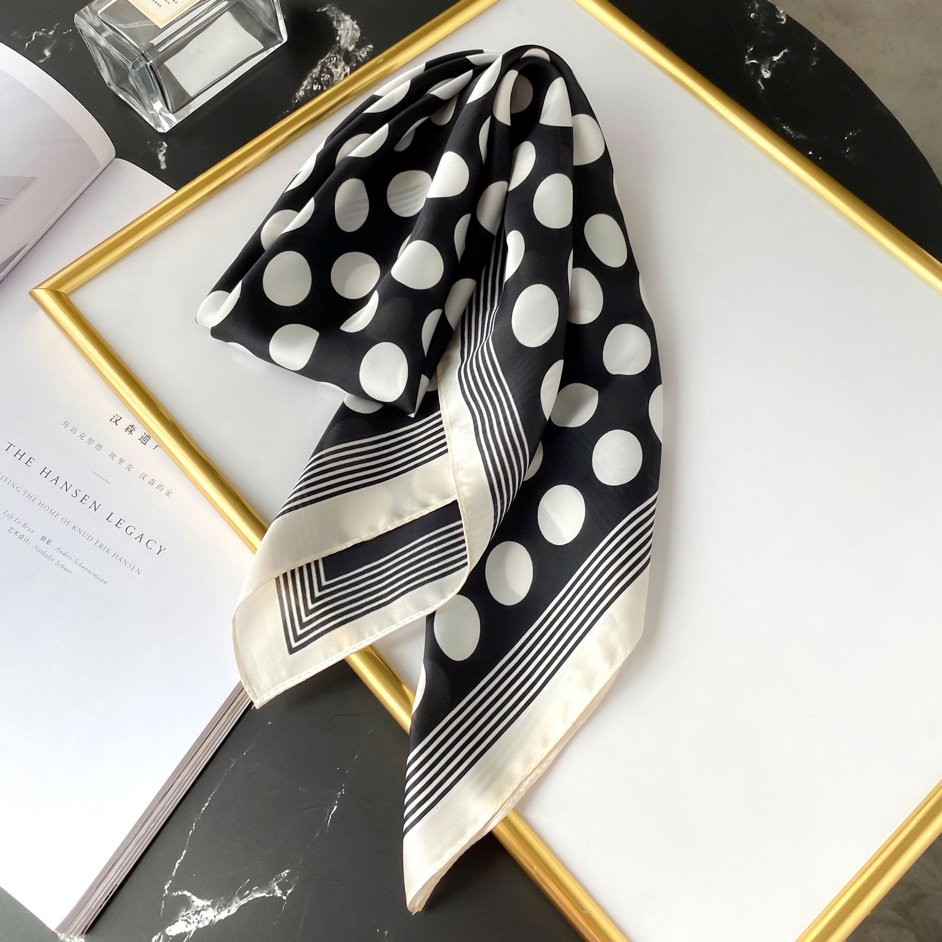 Écharpe triangulaire de luxe à pois pour femme 2026 – Foulard, bandeau pour cheveux, châle en satin doux, ruban pour la tête