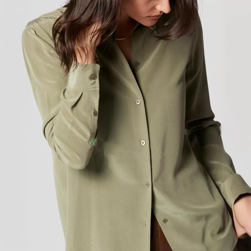 Femmes haut de gamme classique couleur unie 100% soie véritable T-Shirts soyeux sable lavé mûrier soie à manches longues Blouses hauts élégants