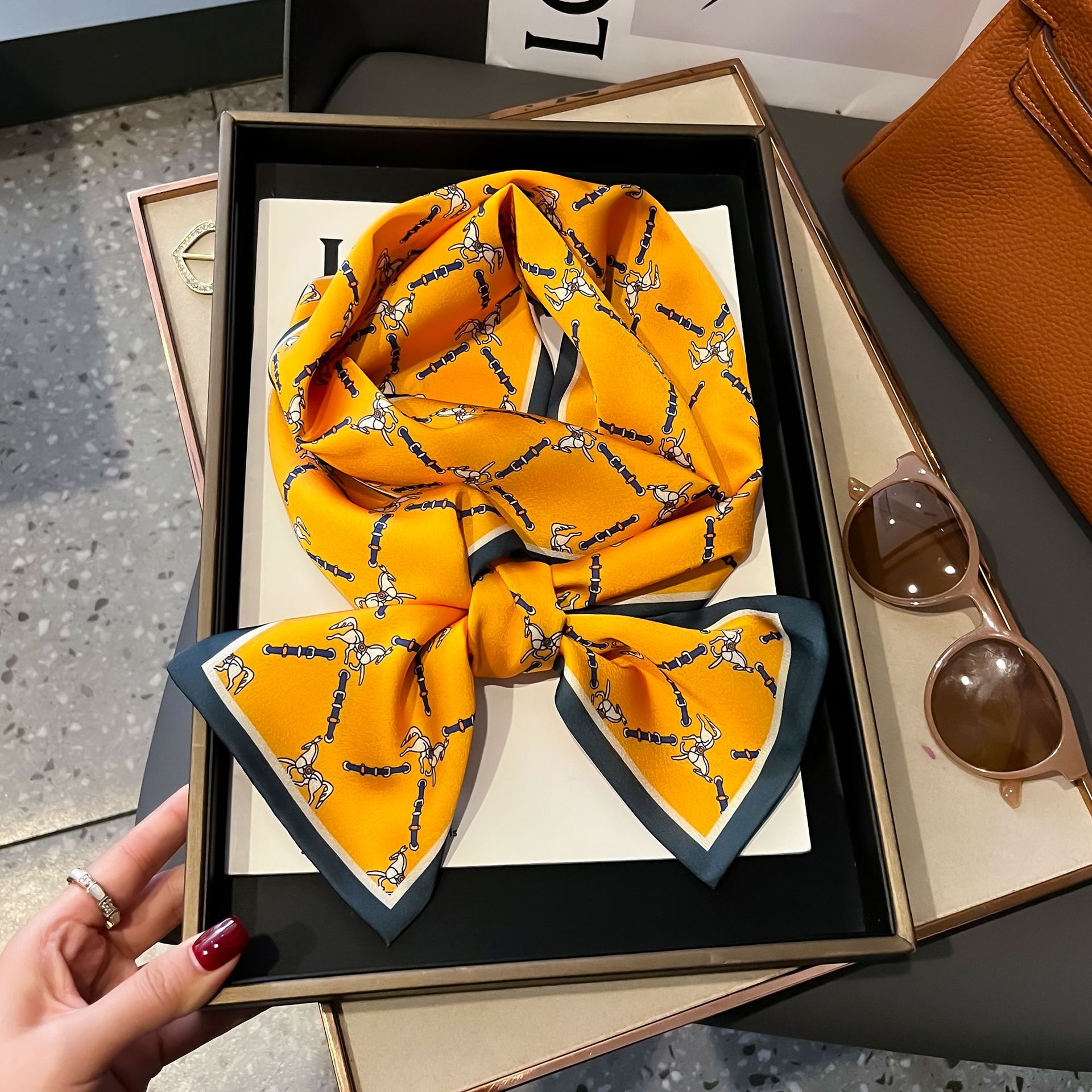 Chemise décoration crème solaire foulards en soie femme bandeau de cheveux maigre écharpe cravates femmes sac longues foulards Foulard dame