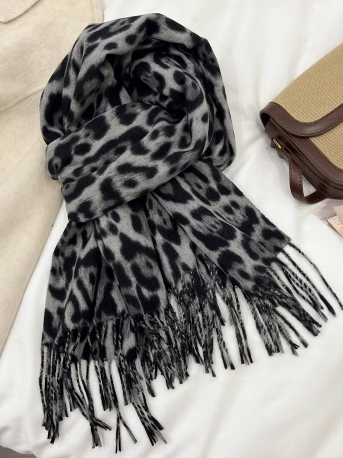 Automne et hiver Imitation cachemire imprimé léopard écharpe femmes chaud et épais écharpe rétro imprimé léopard avec gland grand châle