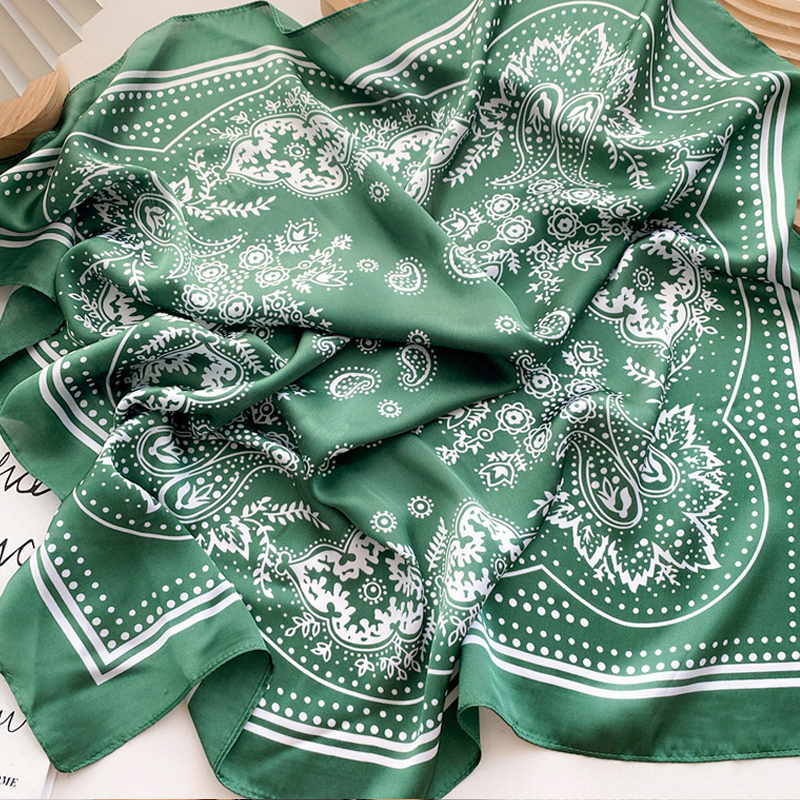 1 pièce Foulard carré en satin fin 68 cm à motif cachemire pour femme, printemps et été, rétro et polyvalent, utilisable comme foulard de tête ou châle