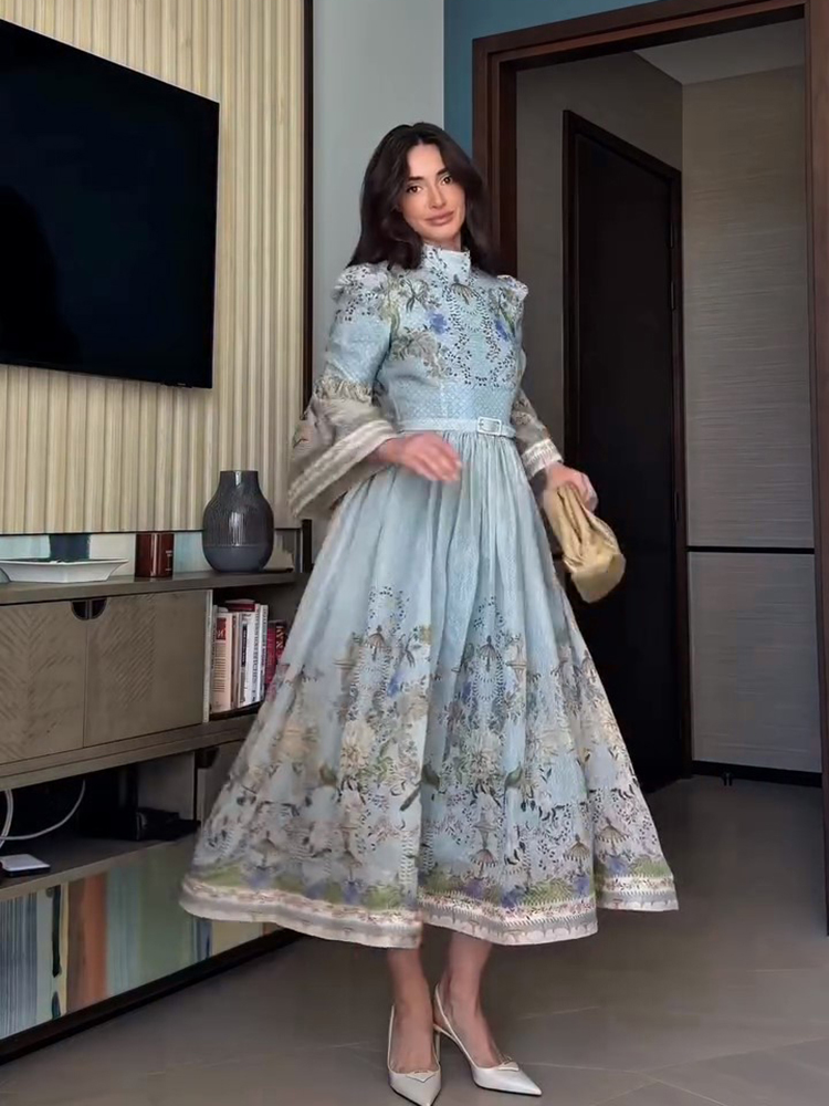 Robe drapée élégante pour femme à col semi-montant, manches amples, imprimé dentelle, simple boutonnage, avec ceinture, collection été 2026
