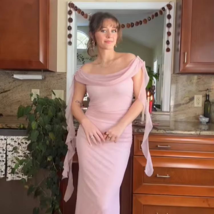 Robe longue romantique en mousseline transparente à bretelles, froncée, moulante, pour soirée, tenue élégante pour femme, idéale pour un rendez-vous galant
