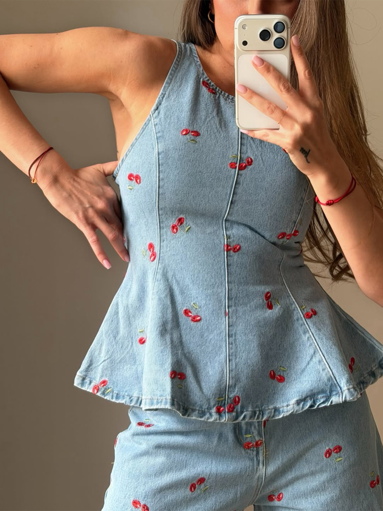 Ensemble deux pièces en jean imprimé sans manches pour femme : haut court élégant à col rond et pantalon long – Tenue de rue tendance 2026