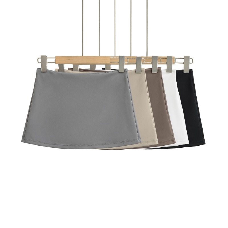 Mini-jupe taille basse pour femme avec détail coupe courte, coupe ajustée, mini-jupe-short