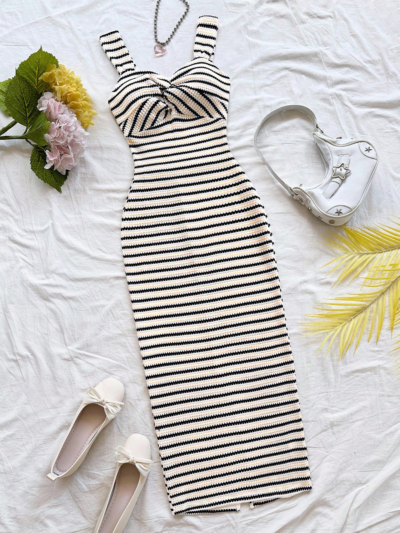 Robe longue élégante pour femme, robe rayée sans bretelles à fines bretelles avec détail torsadé et fente au dos