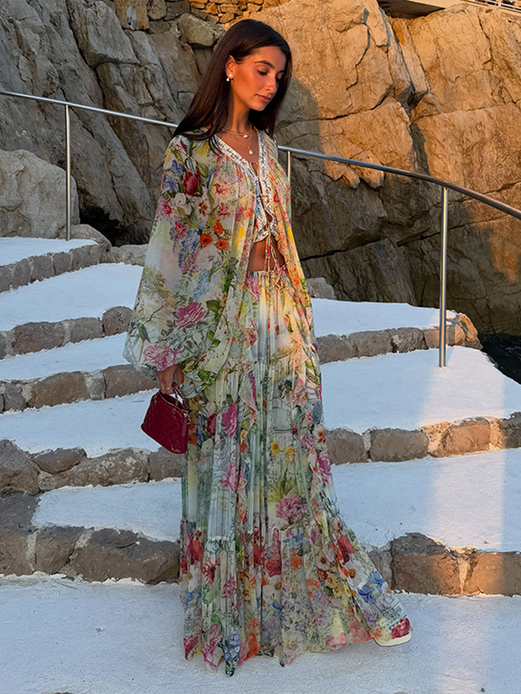 Ensemble assorti bohème floral pour la plage : Crop top à col en V et nœud sur le devant, jupe longue à volants étagés et taille élastique – Tenue 2 pièces pour les vacances 2026