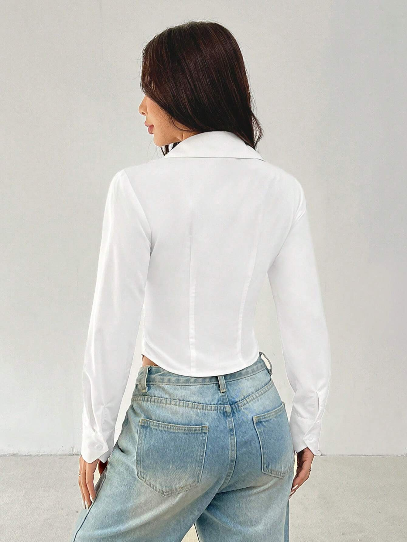 Chemise de bureau basique décontractée à manches longues pour femmes, taille cintrée, couleur unie, coupe cintrée, chemise courte, Streetwear, automne/hiver