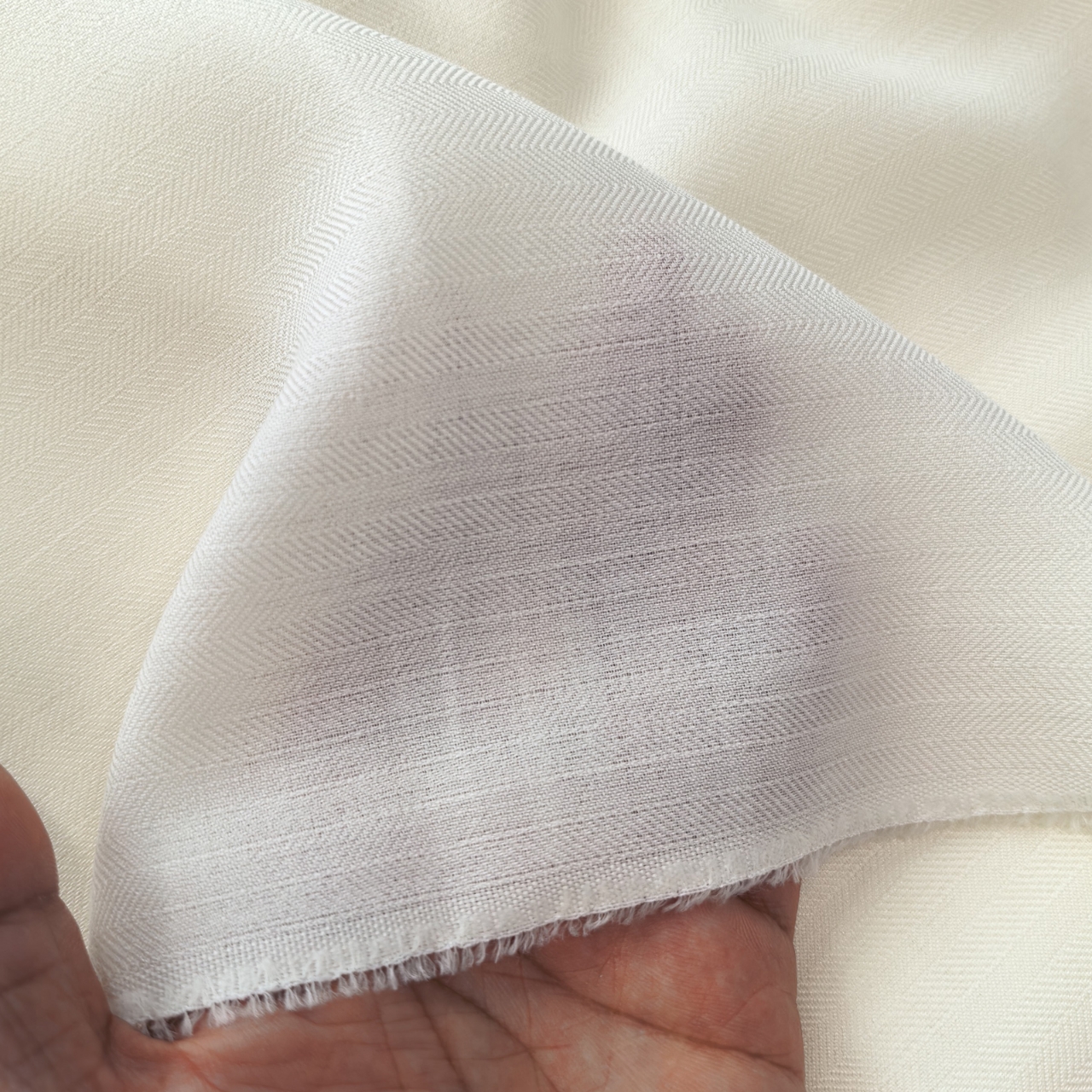 Tissu en soie et laine blanc cassé à motif chevrons de 23 mm, 40 % soie et 60 % laine mélangée, pour la peinture et la teinture