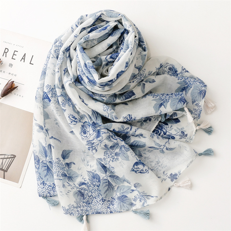 Classique bleu fleur imprimé écharpe élégant gland châle décontracté coupe-vent tête enveloppement Hijab crème solaire voyage serviette de plage pour les femmes