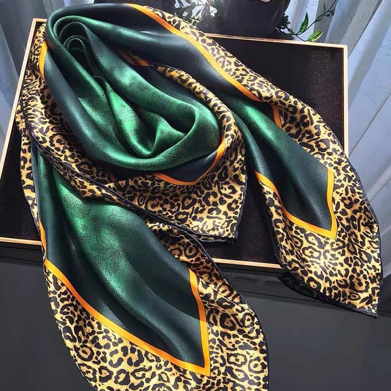 Nouveau Foulard en Soie de Haute Qualité pour Femme, Imprimé Léopard, Carré 90x90cm, Accessoire de Mode, Foulard de Plage, Protection Solaire, Hijab