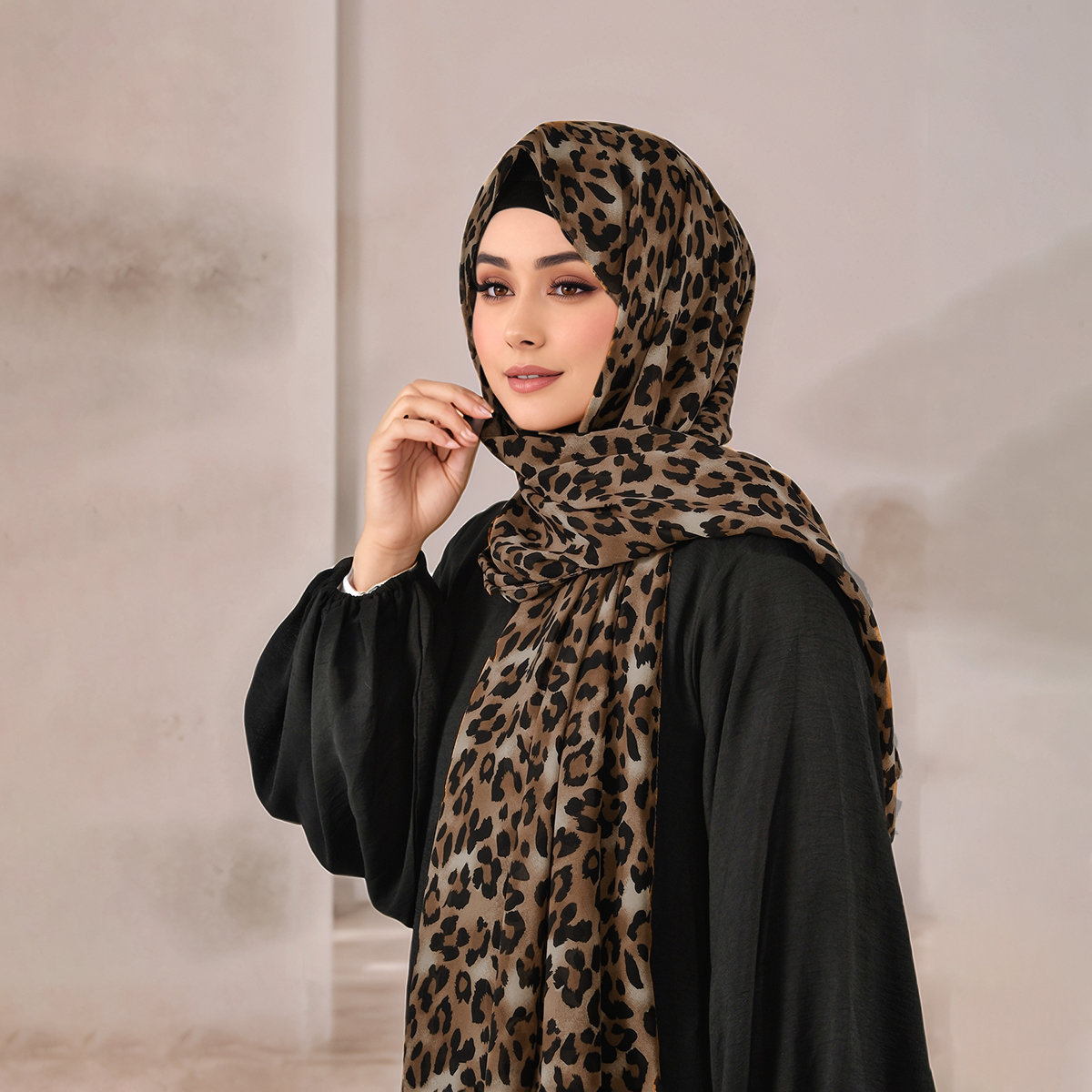 Femmes léopard imprimé mousseline de soie Hijab écharpe musulman mince doux Premium mousseline de soie châle classiques léopard imprimé châle foulard Turban