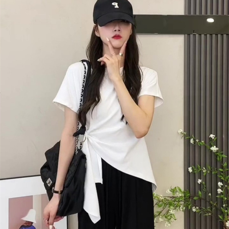 T-shirt décontracté à manches courtes pour femme, col rond, froncé, noué, ourlet asymétrique, coupe ajustée, streetwear d'été, tee-shirt basique, haut pour usage quotidien