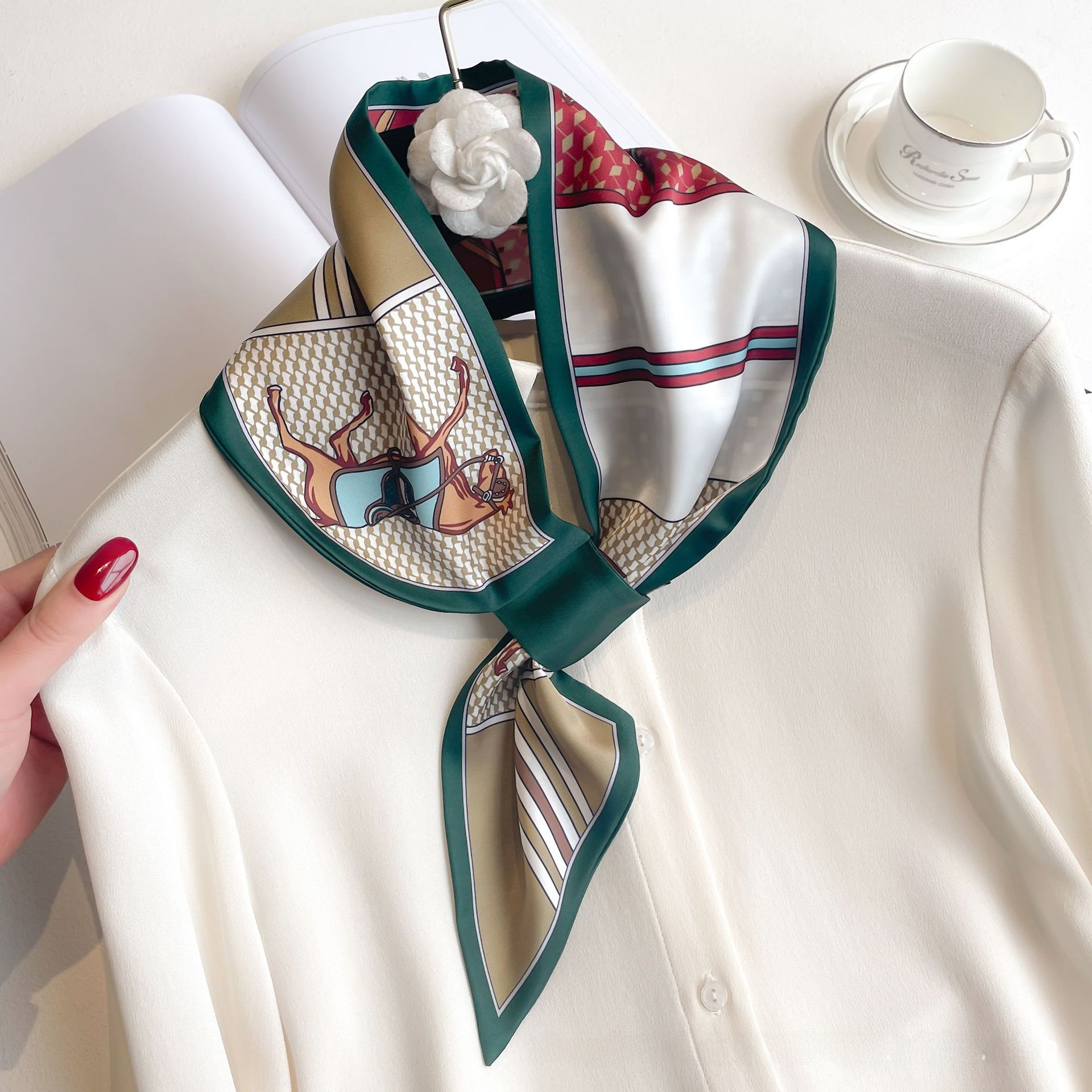 Écharpe en soie petite et tendance pour femme, printemps, été, automne, avec clip croisé, bandeau décoratif, attache pour sac, cravate stylée