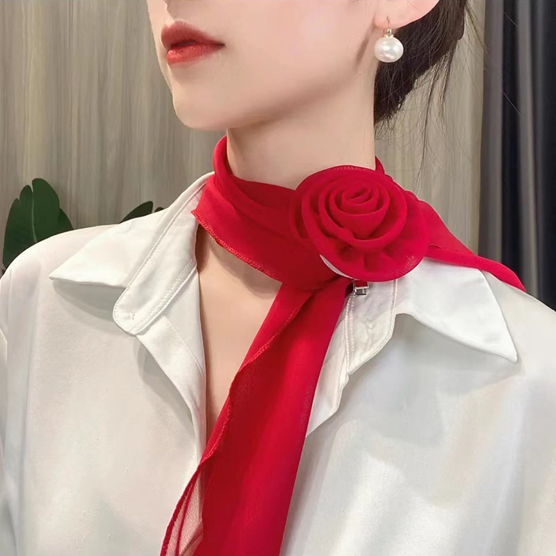 Écharpe en mousseline de soie à la mode, élégante et tendance, motif floral, châle polyvalent, décor rose détachable, écharpe pour le cou, cadeaux pour femmes et filles