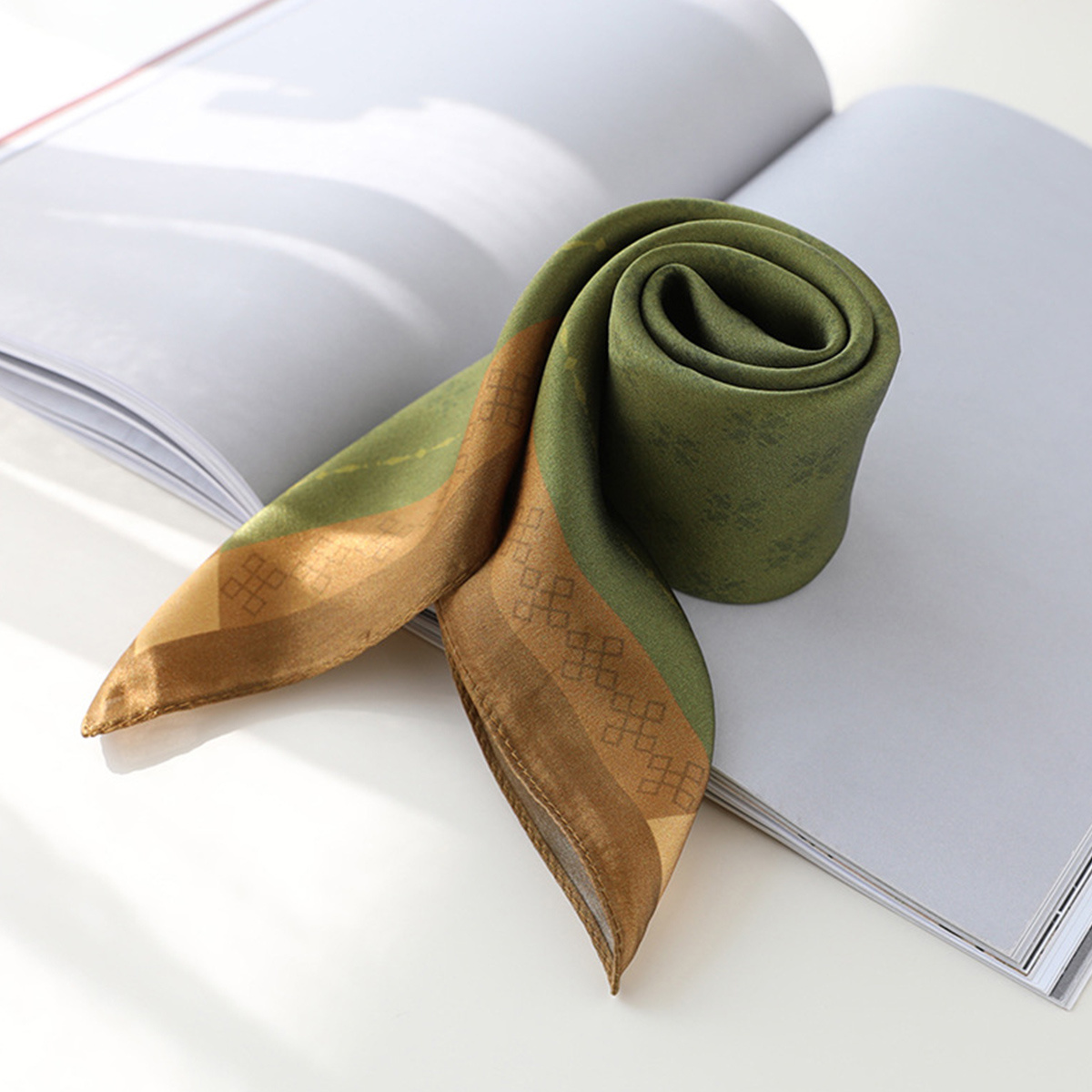 Foulard carré imprimé vert foncé, motif Floral uni, foulard Simple en Imitation soie, Bandana élégant pour femmes, foulard de tête