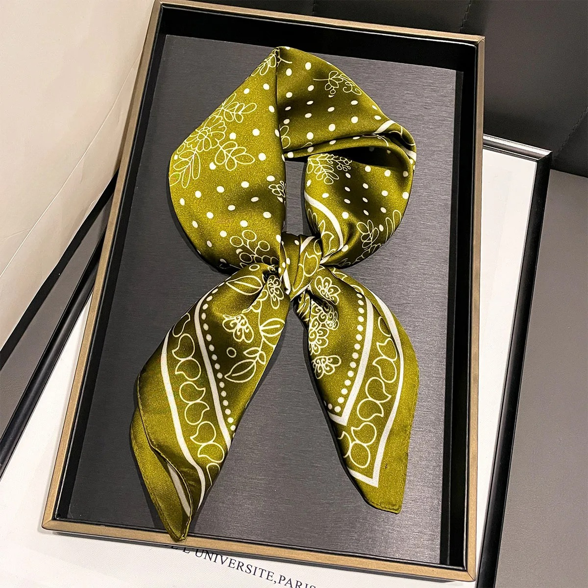Foulard carré en soie imprimé Paisley pour femmes, décoration de foulard, cravate au cou, Hijab, enveloppes féminines, foulard de tête doux, nouvelle collection 2026