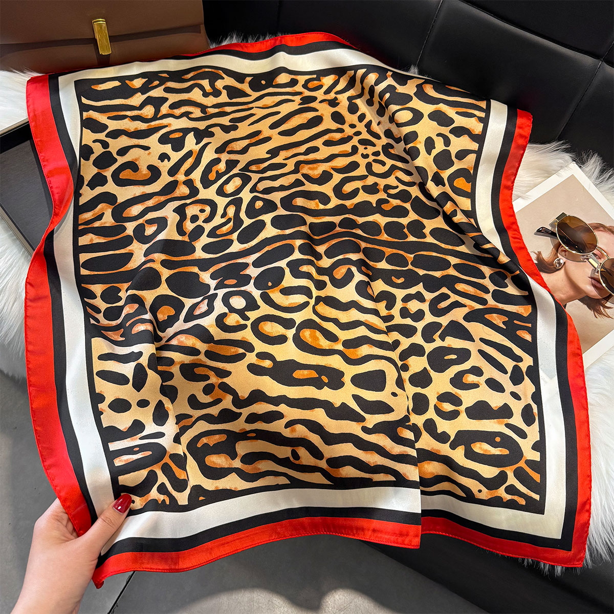 Foulard carré de luxe imprimé léopard 70x70cm pour femmes, bandeau en Satin doux, cravate, bandeau féminin, cadeau de fête des mères