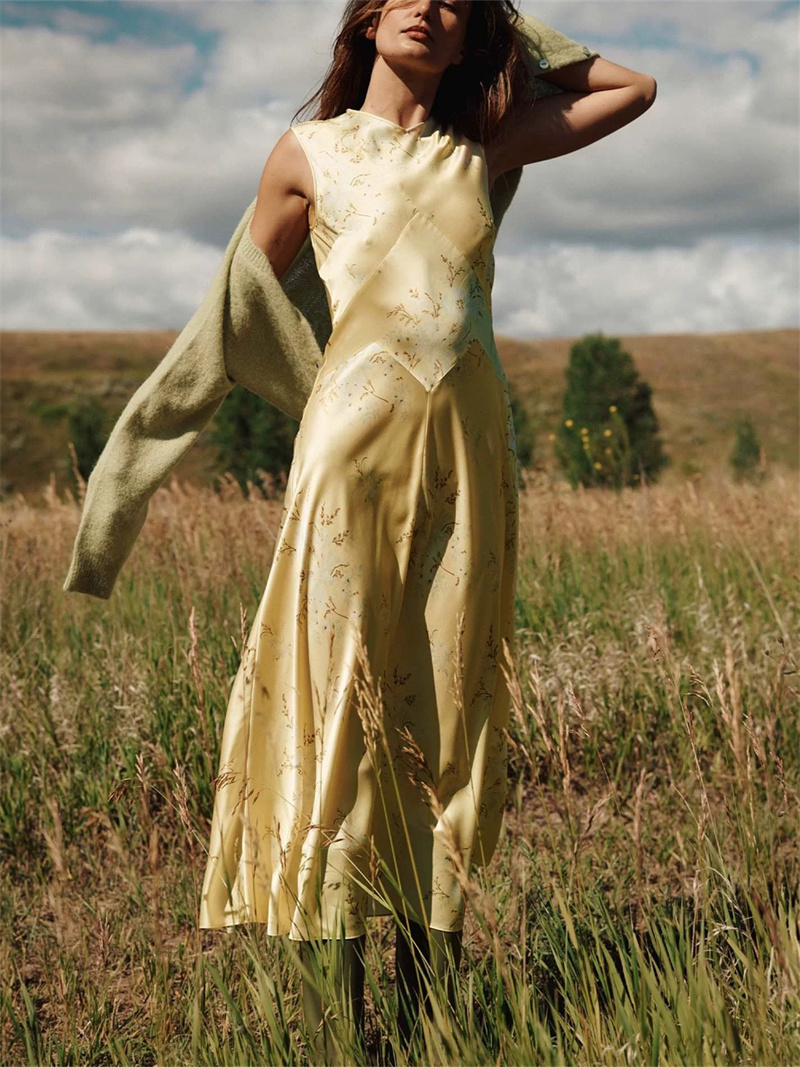 Robe en satin à imprimé floral 100% soie pour femmes, nouvelle collection été, col en V, sans manches, coupe ajustée, jaune, robe midi style A