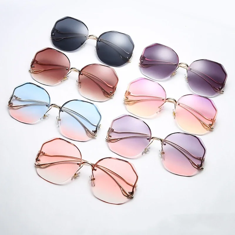 Lunettes de soleil de luxe UV400 pour femmes, verres d'océan, sans bords, branches incurvées en métal, unisexe